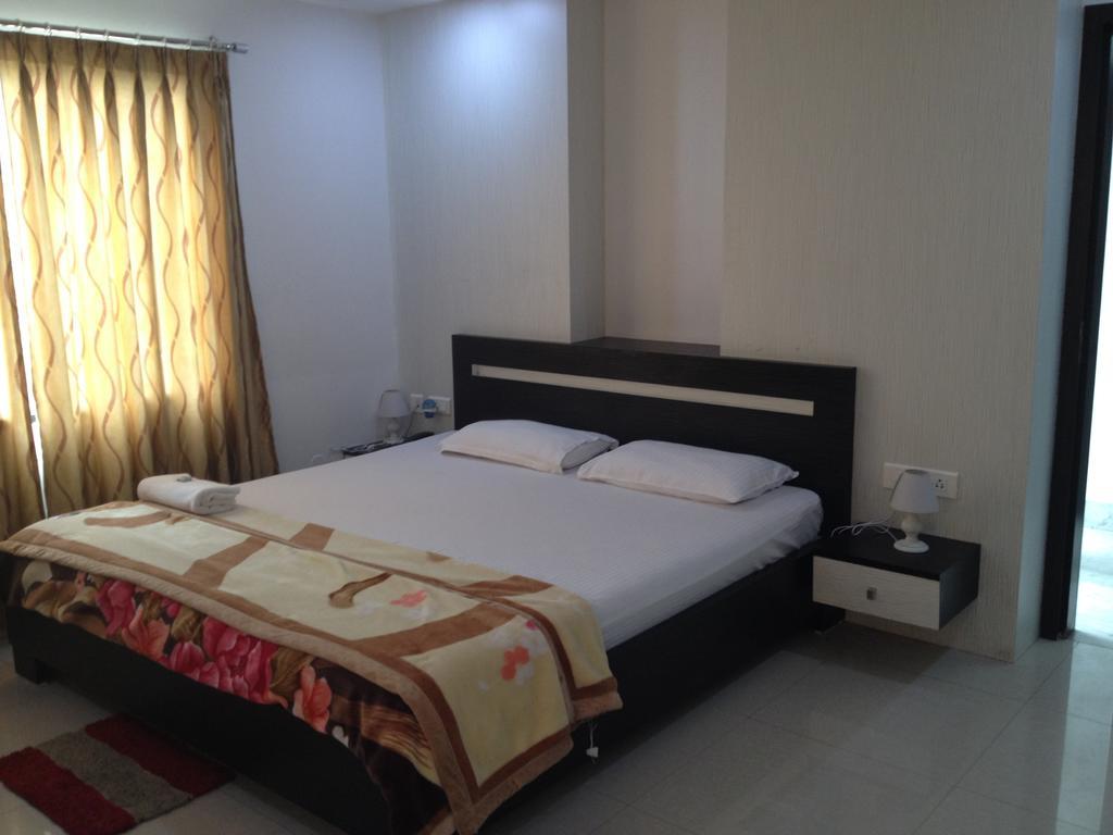 Hotel Amaravati Siliguri Room photo